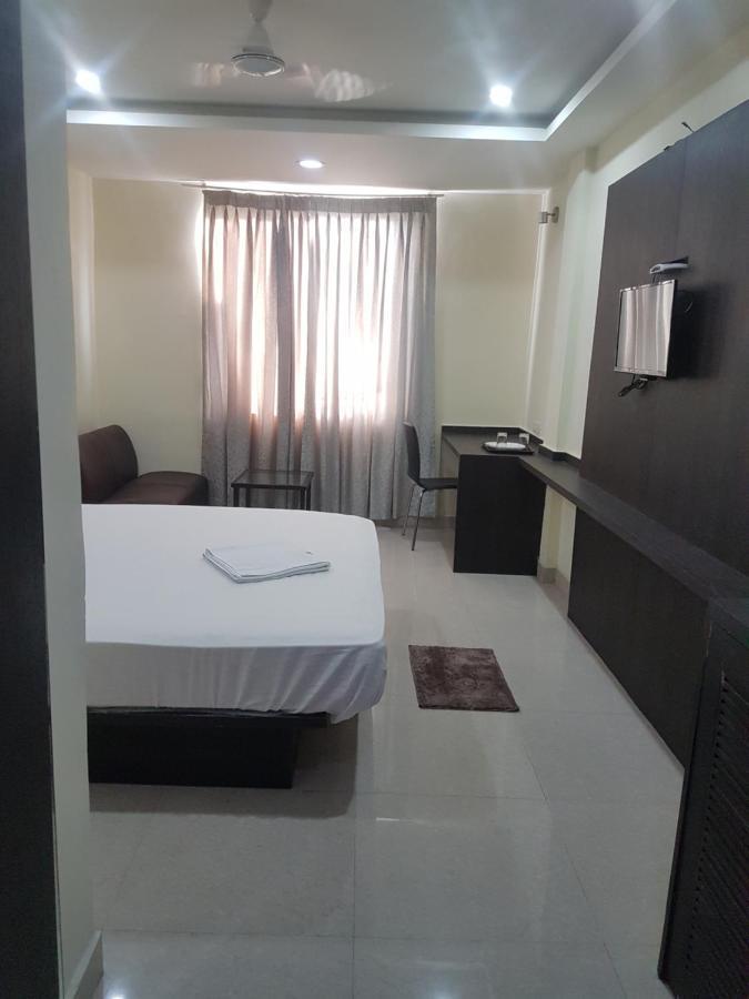 Ample Yard Hotell Chennai Exteriör bild