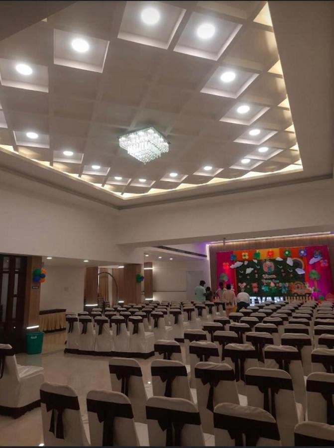 Ample Yard Hotell Chennai Exteriör bild