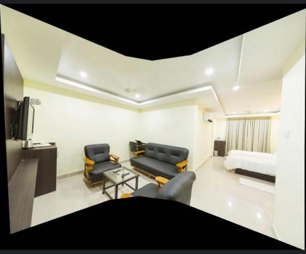 Ample Yard Hotell Chennai Exteriör bild