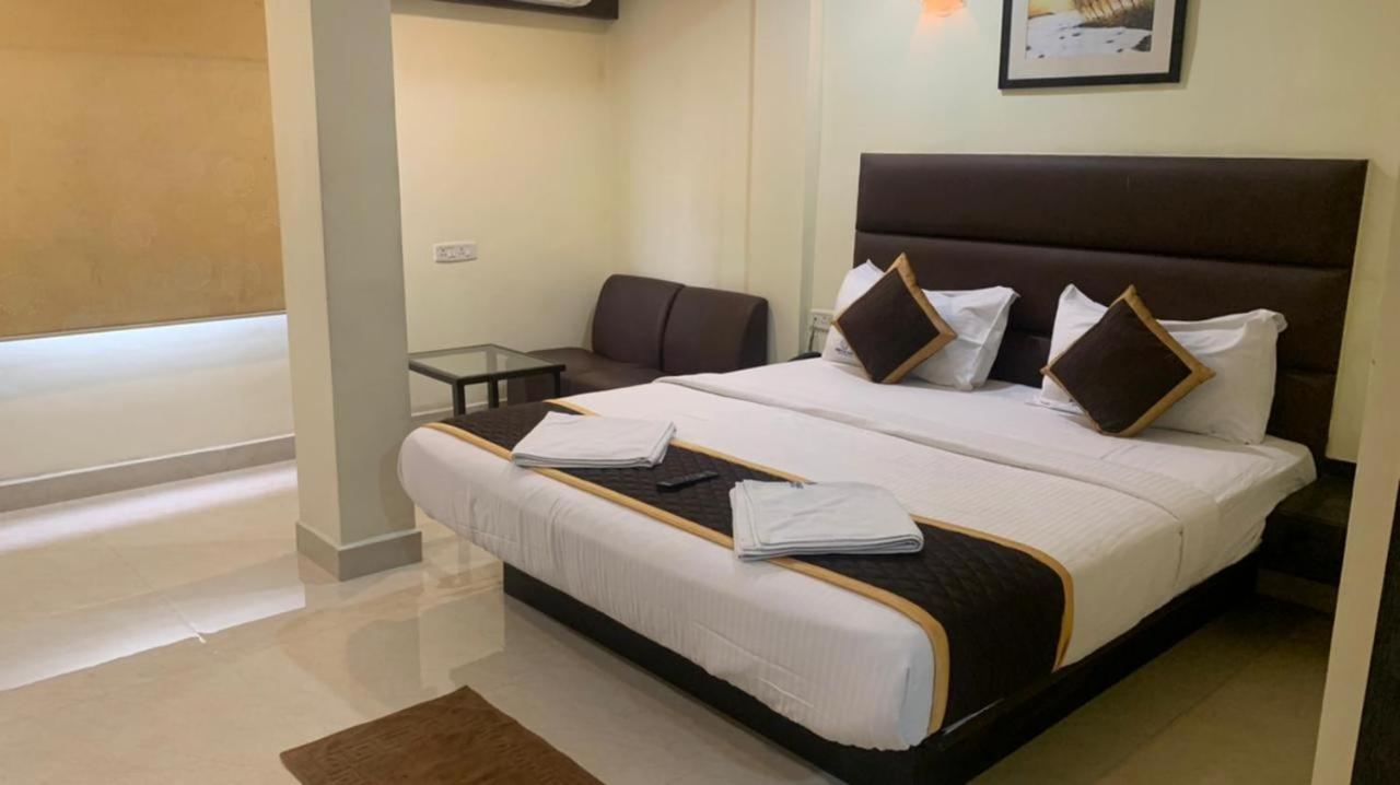 Ample Yard Hotell Chennai Exteriör bild