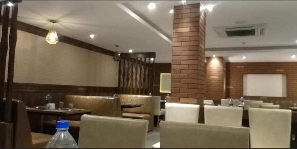 Ample Yard Hotell Chennai Exteriör bild