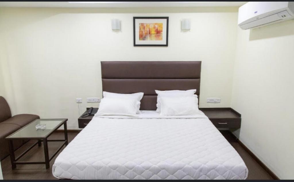 Ample Yard Hotell Chennai Exteriör bild