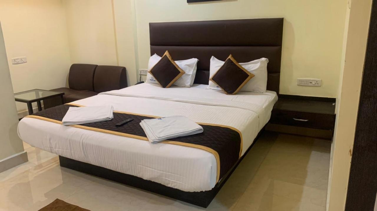 Ample Yard Hotell Chennai Exteriör bild